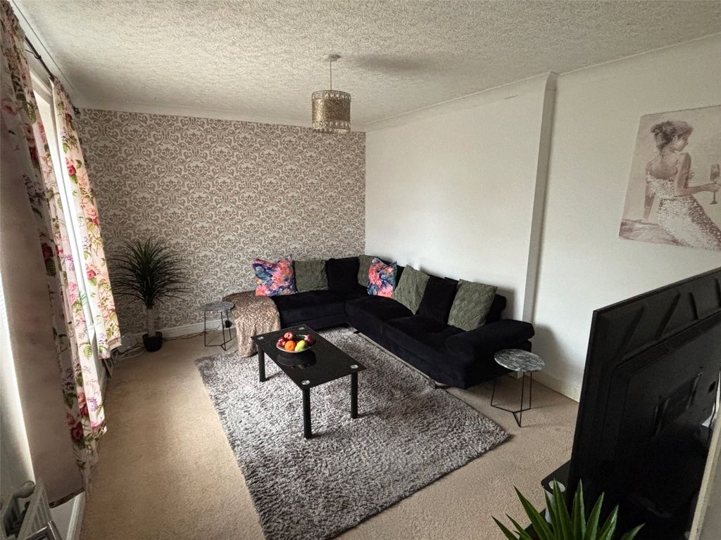 Property photo 2 of 9 Lounge