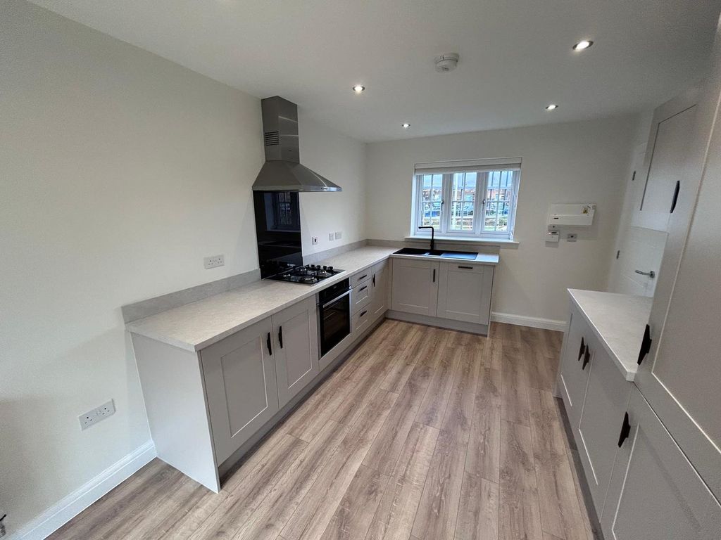 Property photo 3 of 22 Kitchen/Diner