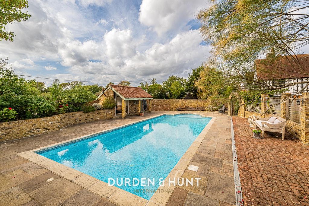 Property photo 3 of 29 Lambourne-65.Jpg