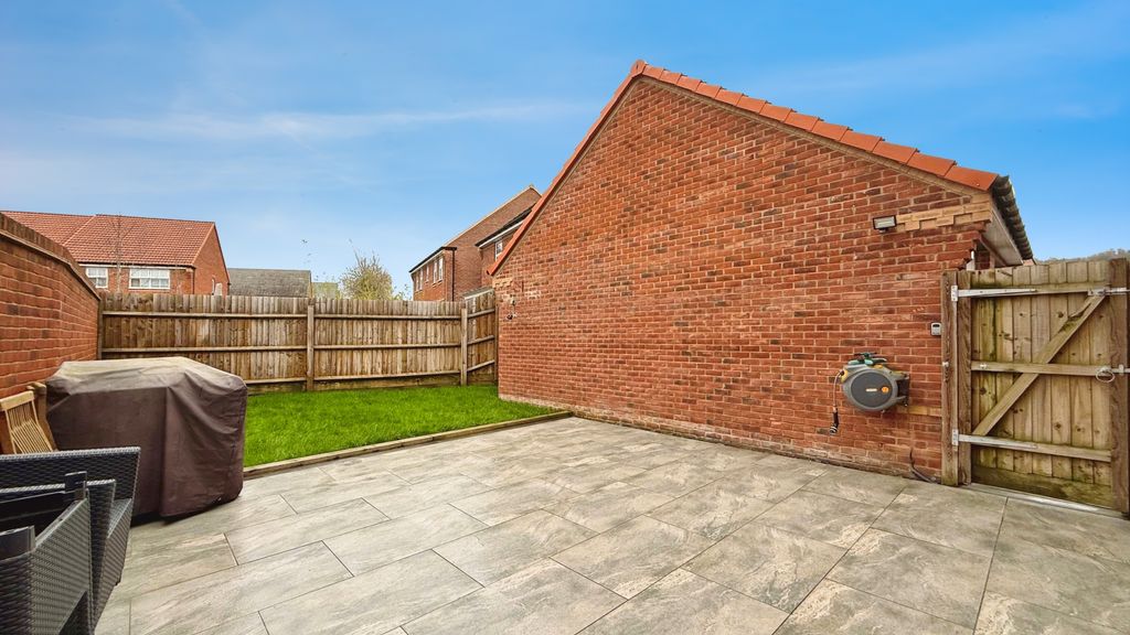 Property photo 2 of 17 Garden