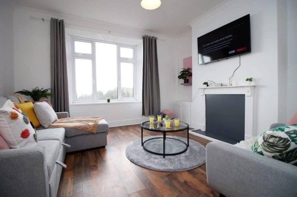 Property photo 3 of 11 Kitchen 2