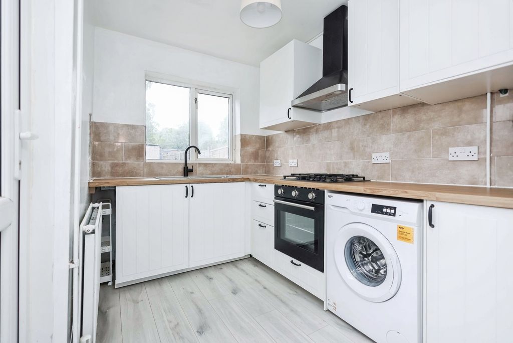 Property photo 2 of 16 Pbox-Img.Jpg