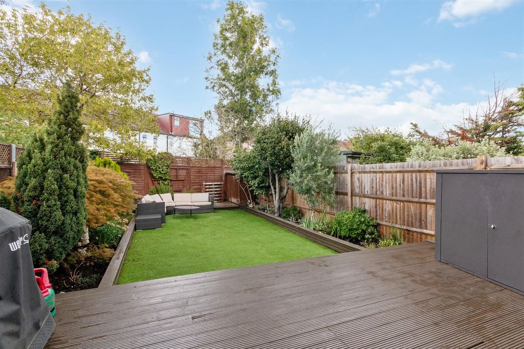 Property photo 3 of 12 Garden