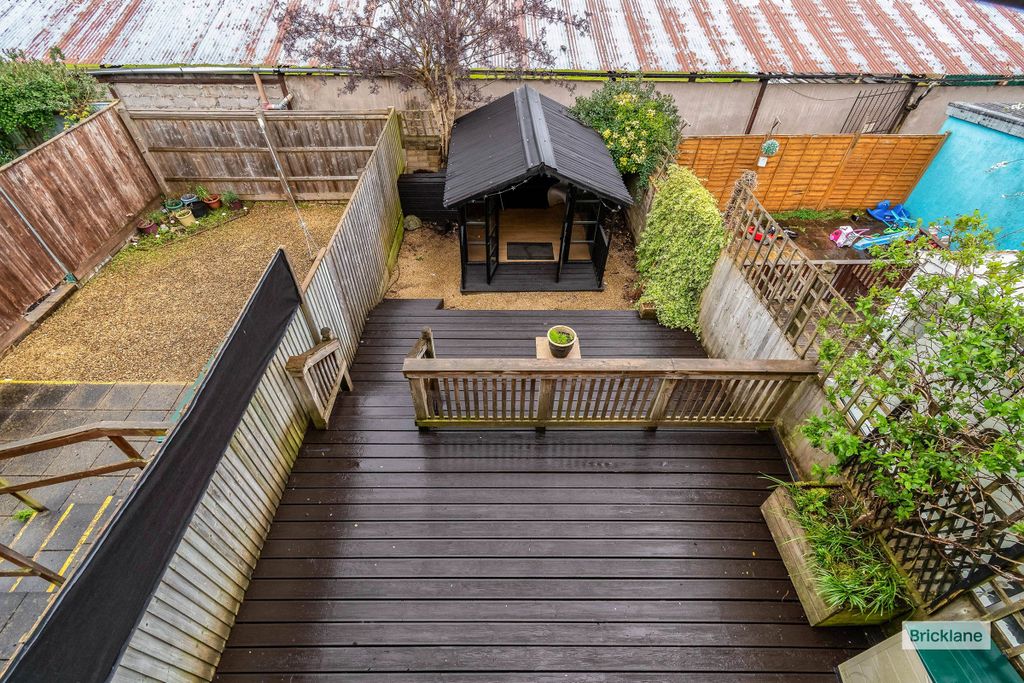 Property photo 3 of 10 Exterior