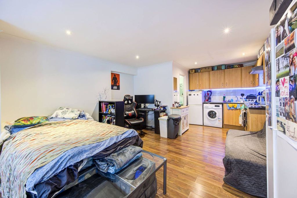 Property photo 1 of 7