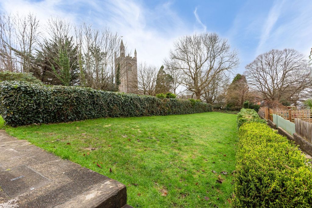 Property photo 2 of 27