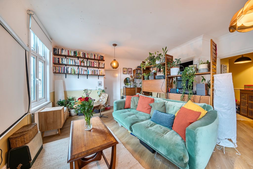 Property photo 2 of 16 5057375