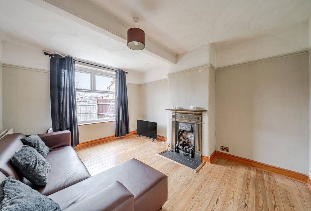 Property photo 2 of 21 1382904-16-691d9B...