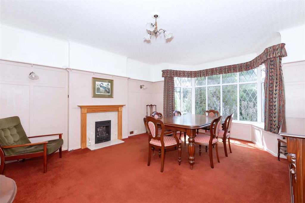 Property photo 3 of 23 West Park Lane_16.Jpg