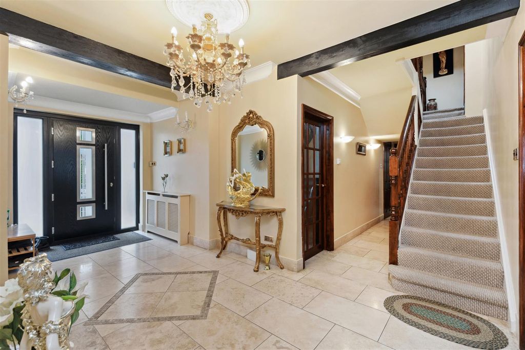 Property photo 2 of 14 0306202516_Sbsm _34 Bellfield Avenue _Ha3 6Sx_001.