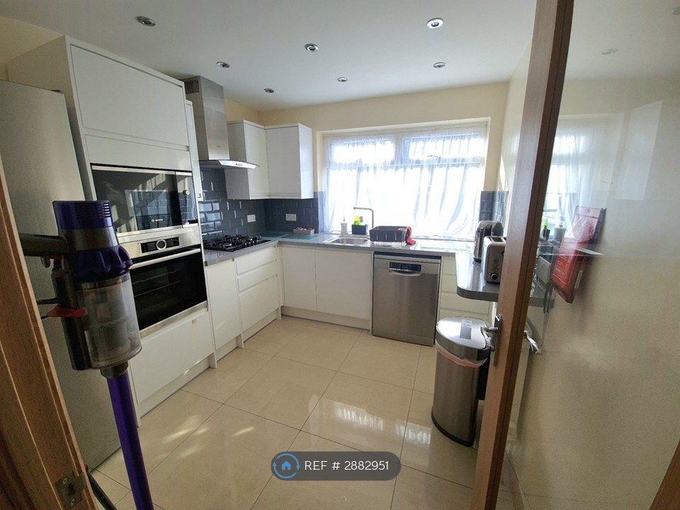 Property photo 2 of 35