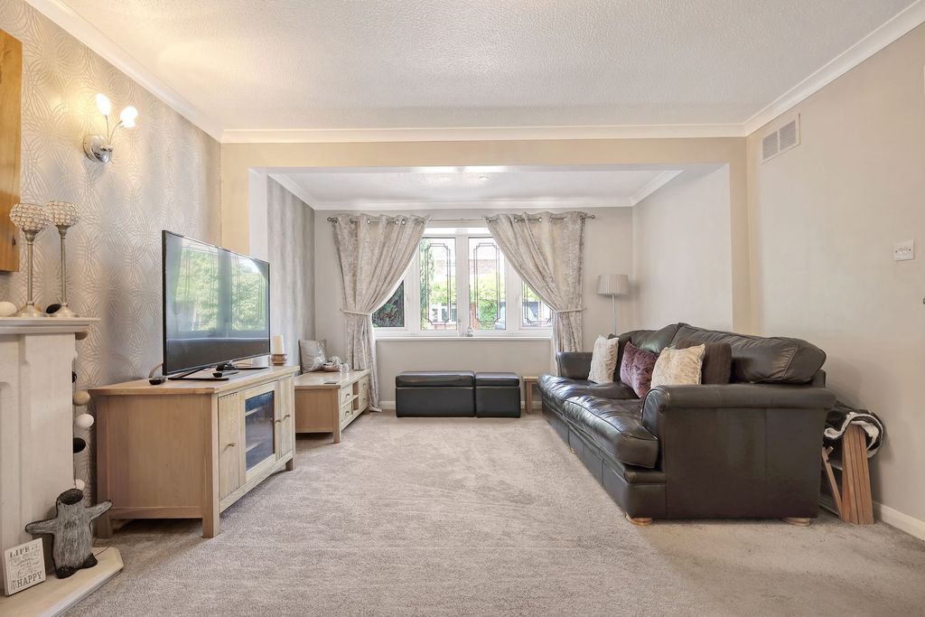 Property photo 2 of 16 Lounge