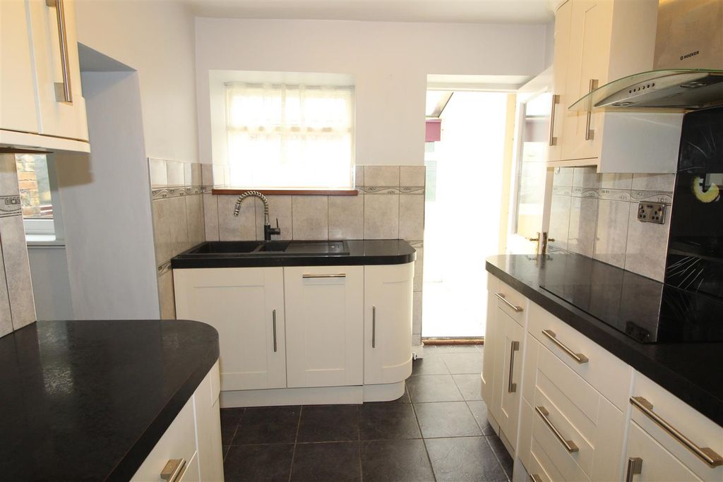 Property photo 3 of 24 Kitchen