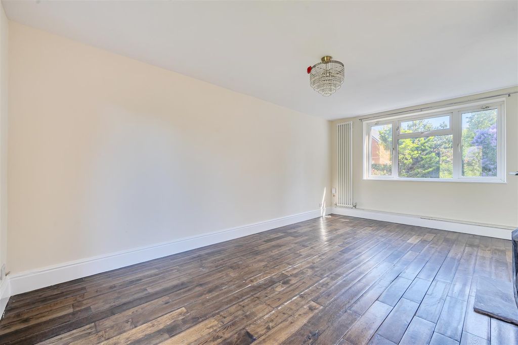 Property photo 3 of 19 1450072-14-69Eb85433B722.Jpg