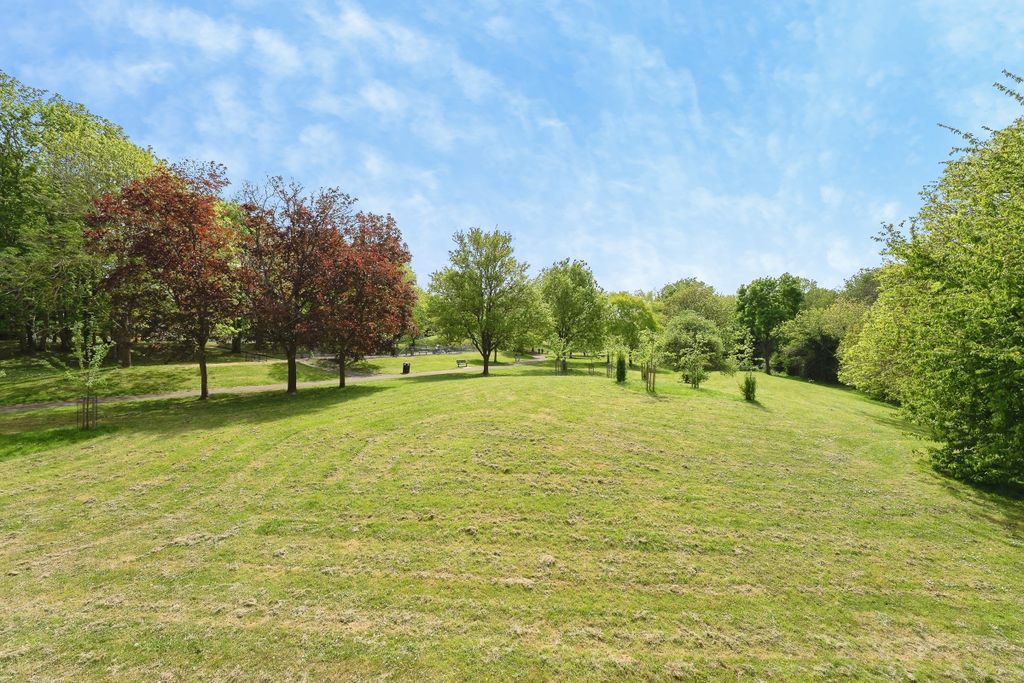 Property photo 2 of 16 F0F994Fc-6A48-F111-Bec7-002248415F3F