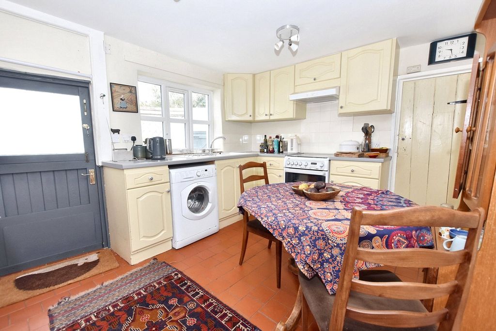 Property photo 3 of 20 Kitchen/Breakfast Rm