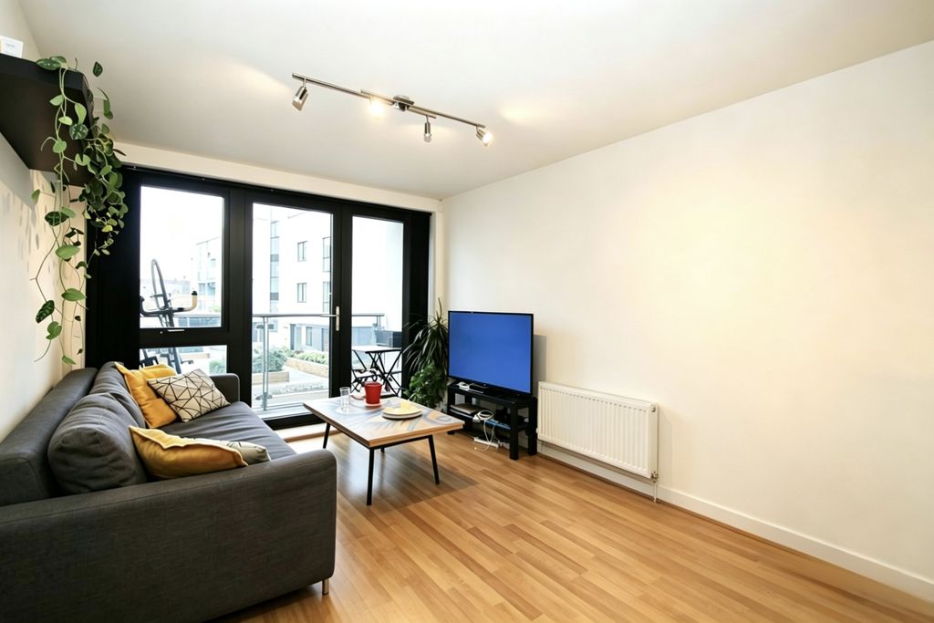 Property photo 2 of 6 Gallery