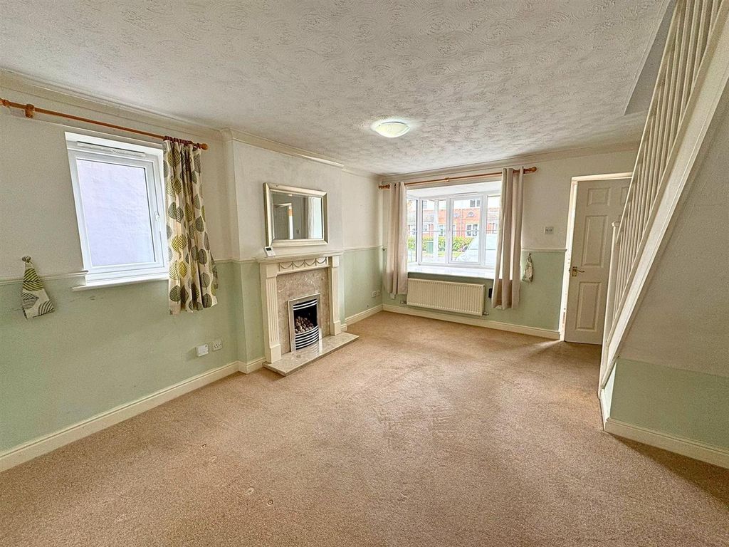 Property photo 2 of 15 Lounge