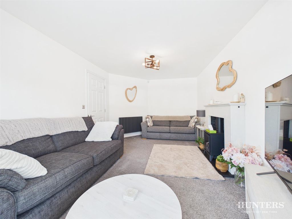 Property photo 3 of 35 Cam05287G0-Pr0220-Still003.Jpg