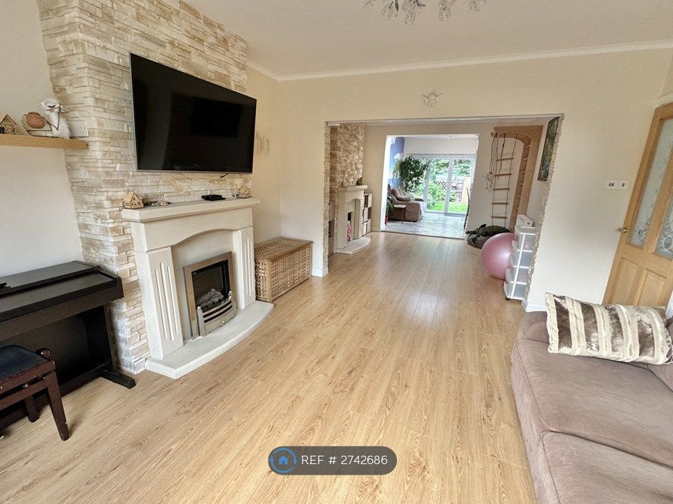 Property photo 1 of 18 Living Room