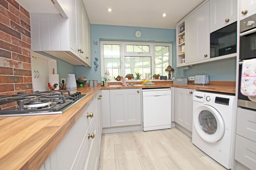 Property photo 2 of 22