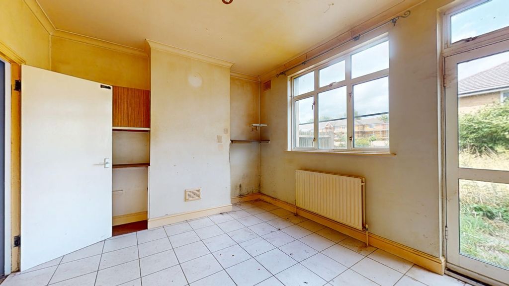 Property photo 3 of 11 19 Wellesley Road, Slough, Berkshire, Sl1 1Ur