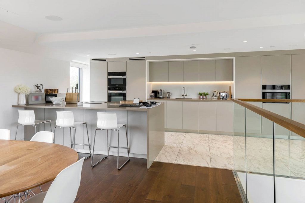 Property photo 1 of 6 Kitchen