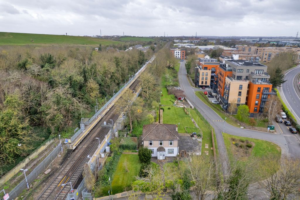 Property photo 2 of 20 Brewery House, St Marys Road, Stone, Dartford, Da9 9Ar