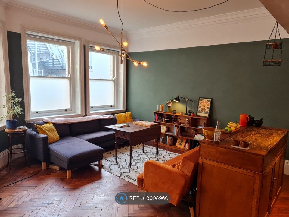 Property photo 1 of 10 Lounge