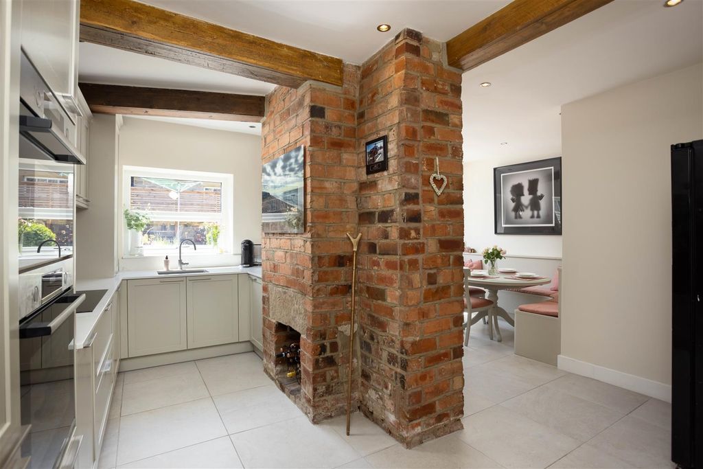 Property photo 2 of 9 00007.Jpg