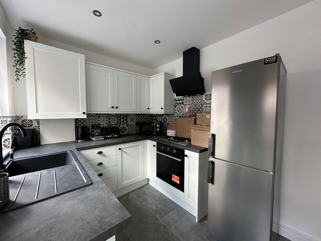 Property photo 1 of 9 Kitchen
