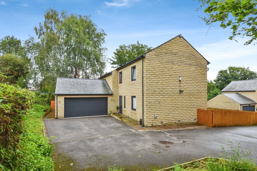 Property photo 1 of 17 External