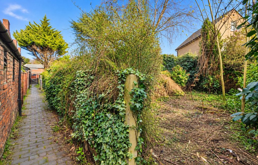 Property photo 2 of 20