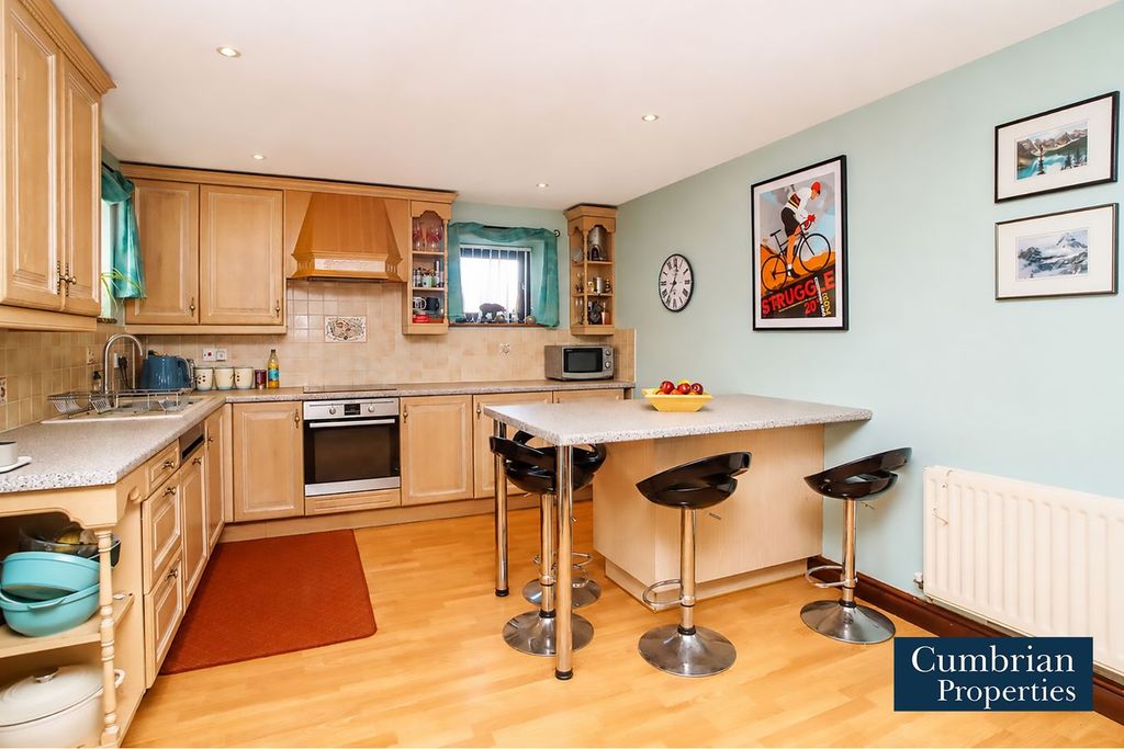Property photo 2 of 20 Dining Kitchen