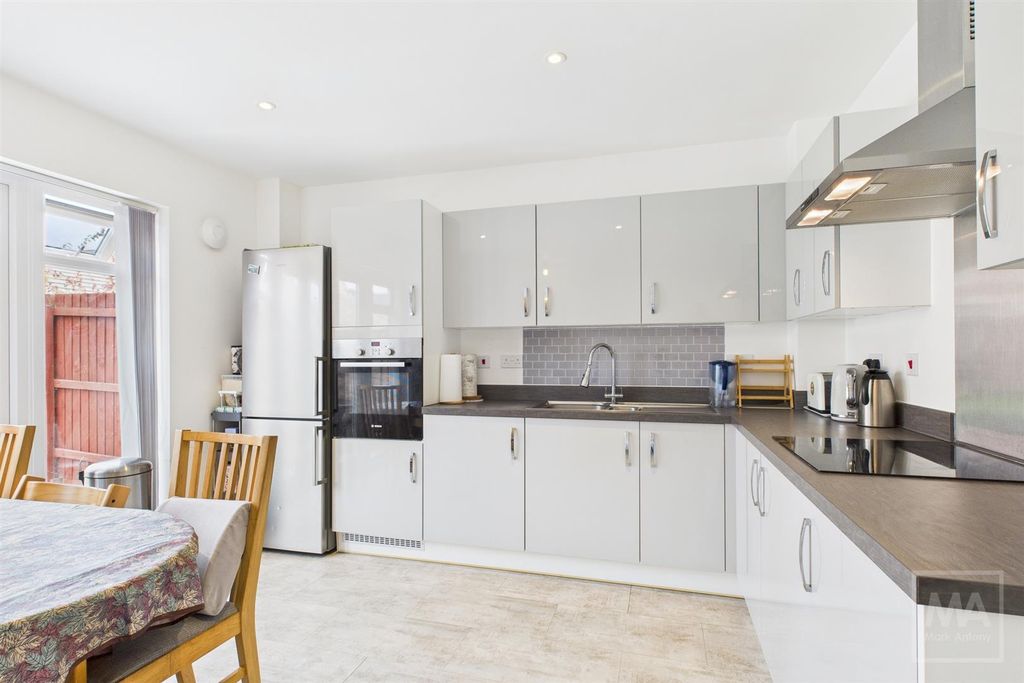 Property photo 3 of 15 Kitchen