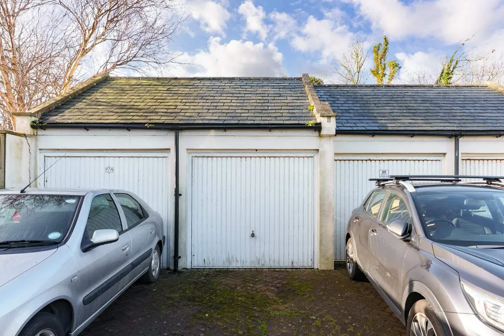 Property photo 2 of 21