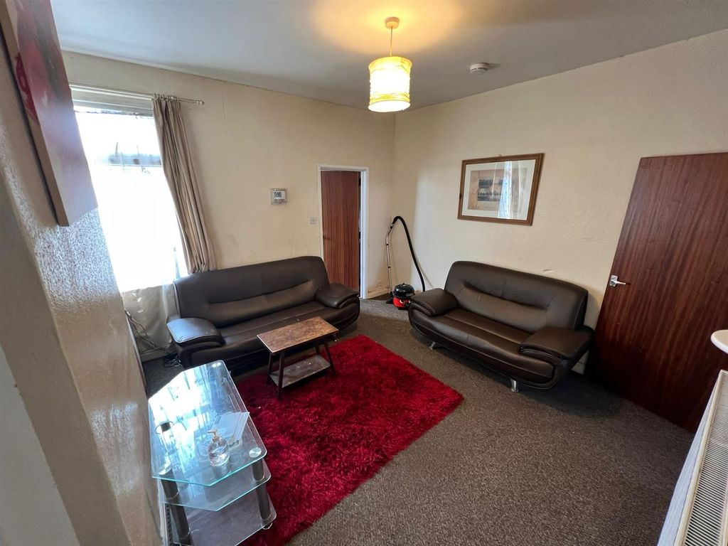 Property photo 3 of 8