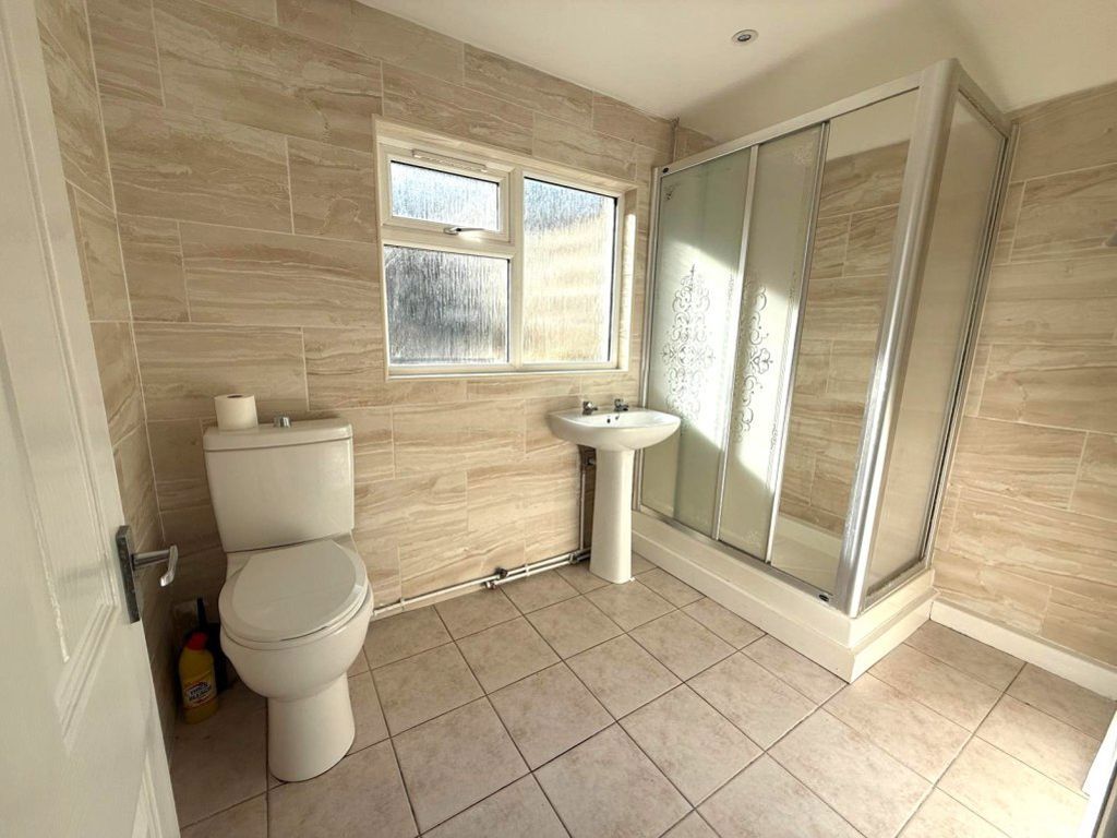 Property photo 3 of 35