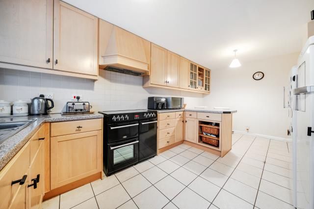 Property photo 3 of 20 Kitchen