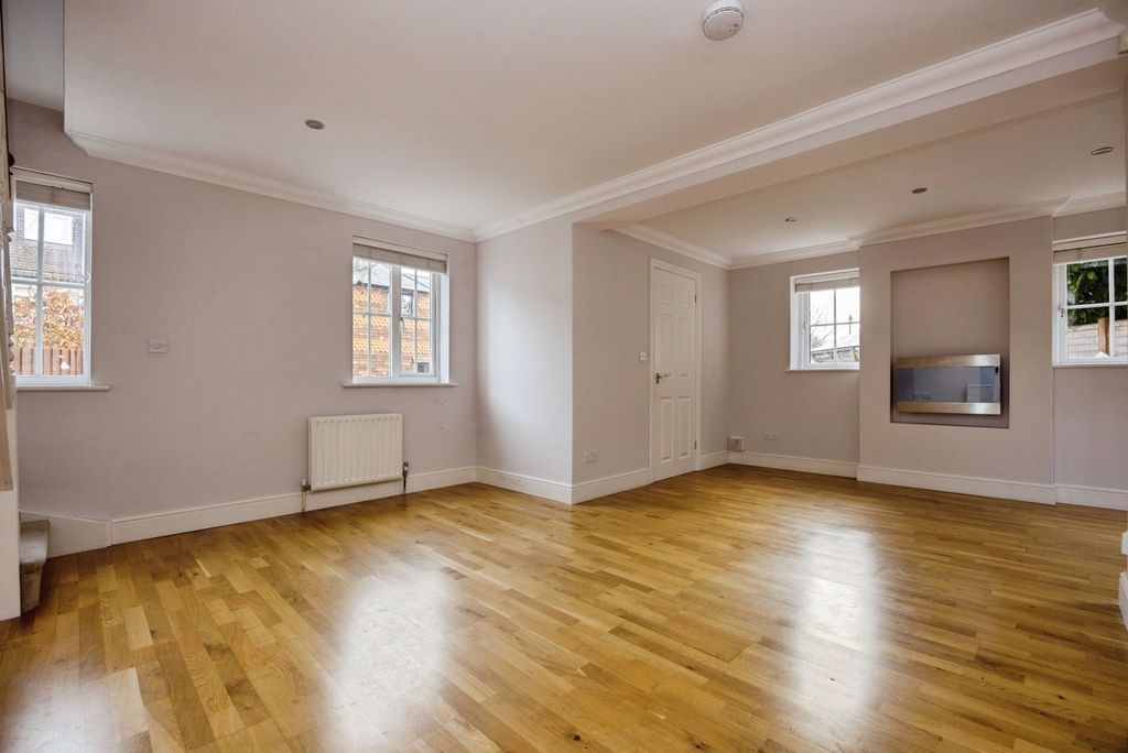 Property photo 2 of 20 Pbox-Img.Jpg