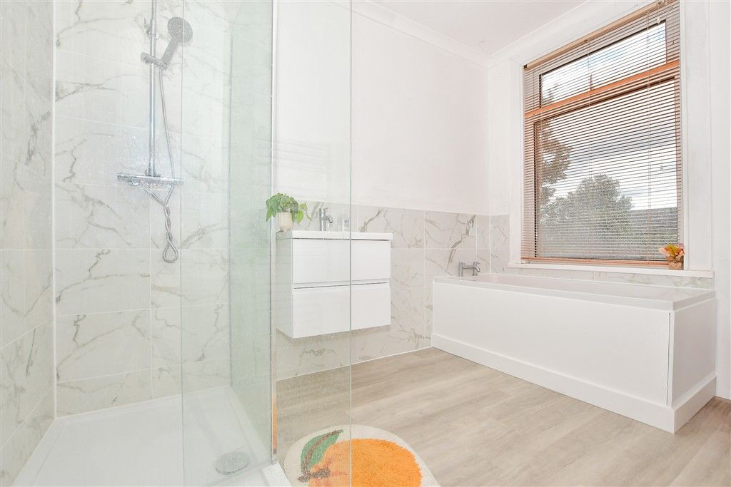 Property photo 3 of 11 Shower Room