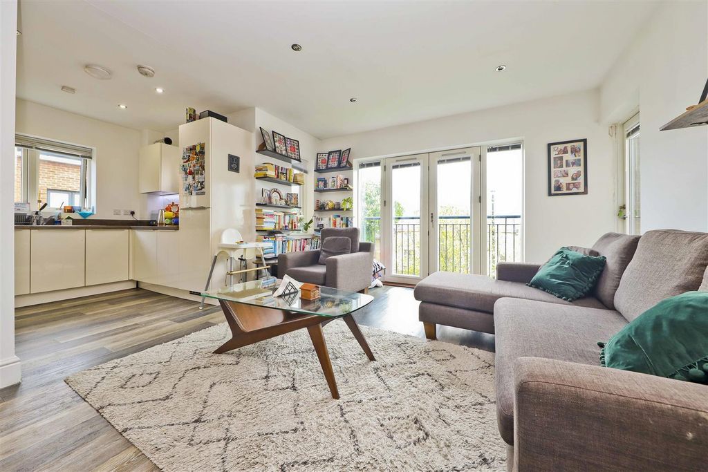 Property photo 1 of 13 Living Room/Kitchen