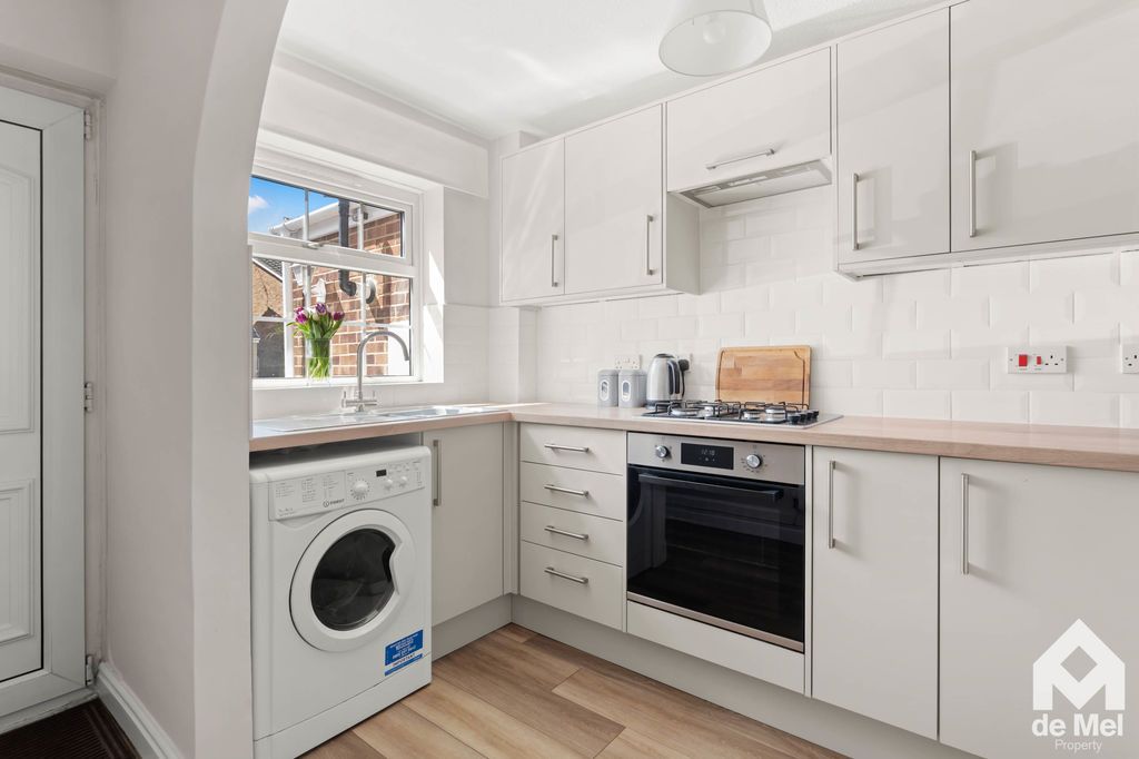 Property photo 2 of 10 Photo 9