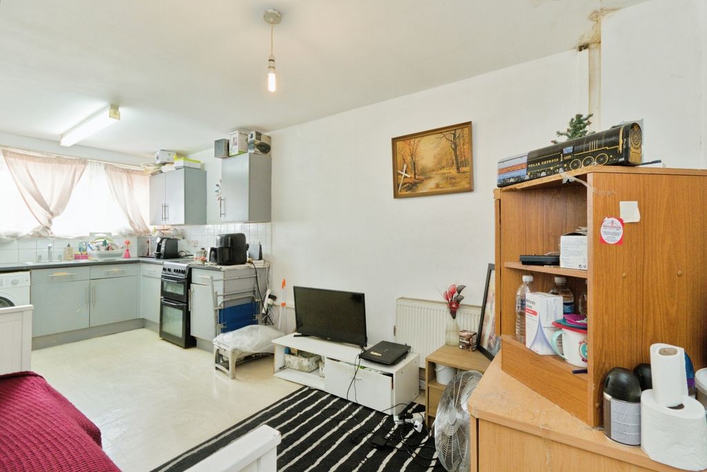 Property photo 3 of 20 Pbox-Img.Jpg