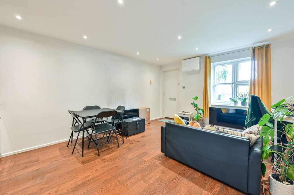 Property photo 3 of 7