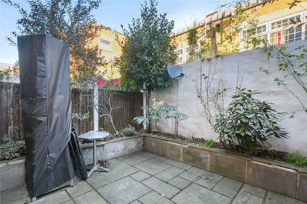 Property photo 3 of 9 Picture No. 32