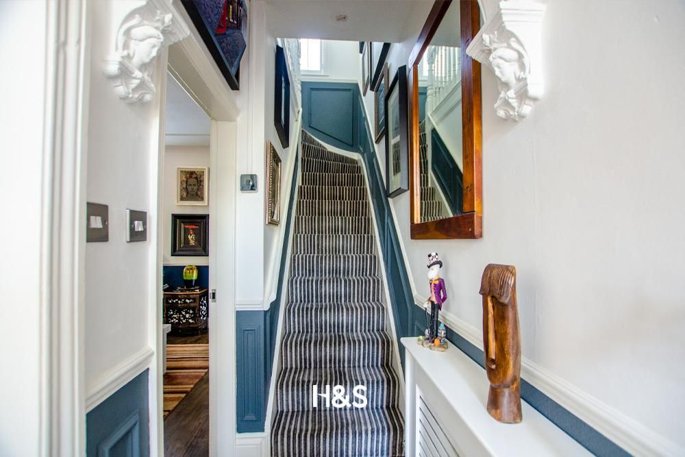 Property photo 2 of 21 103 Union Road - Hallway.Jpg