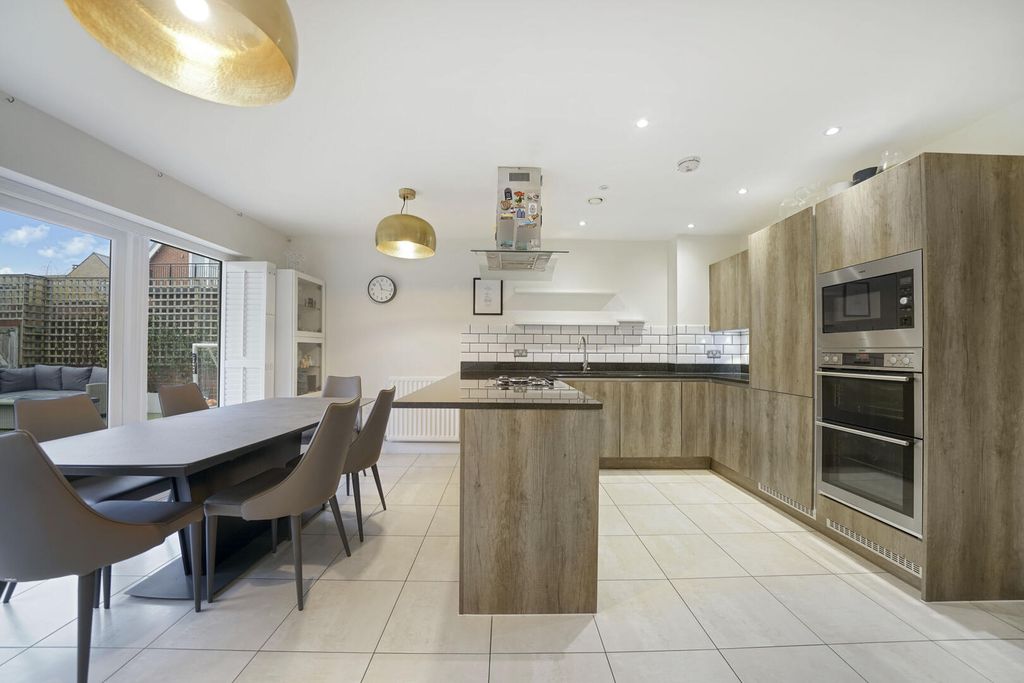 Property photo 3 of 24 Kitchen