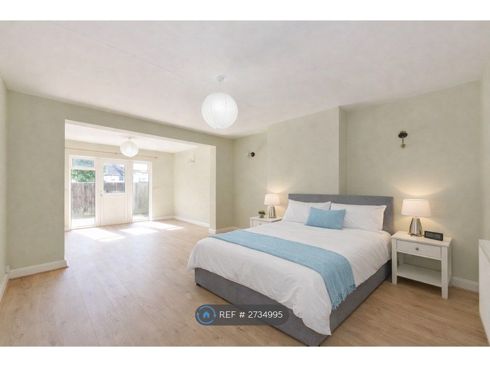 Property photo 1 of 6 Room 6