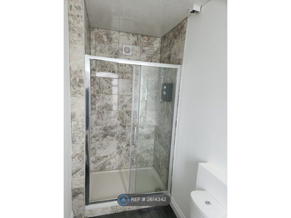 Property photo 3 of 5 5B Shower And Bathroom